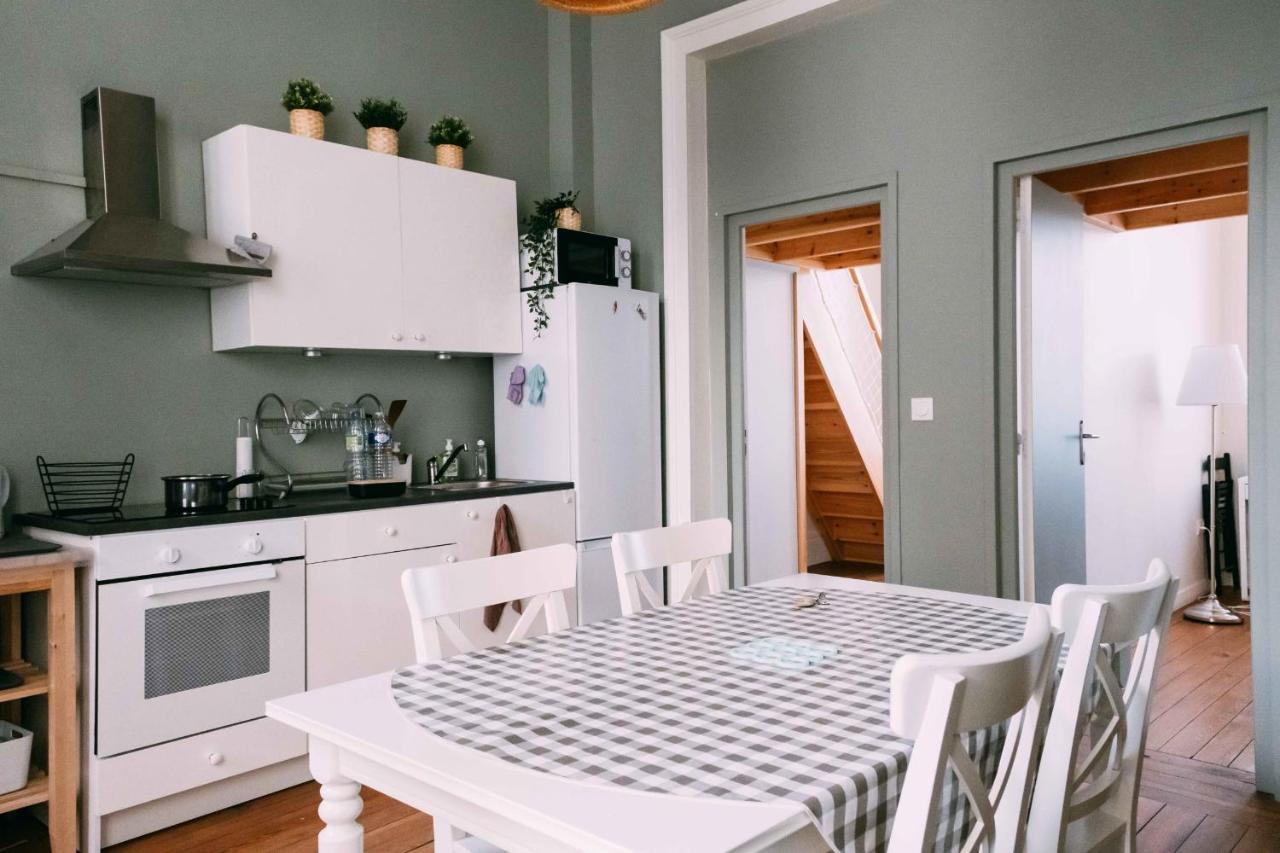 Charming Apartment With Terrace In Lille Bagian luar foto